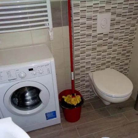 Foldszinti Apartman 15 Perc Setara A Belvarostol.