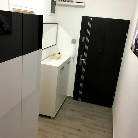 Foldszinti Apartman 15 Perc Setara A Belvarostol. *